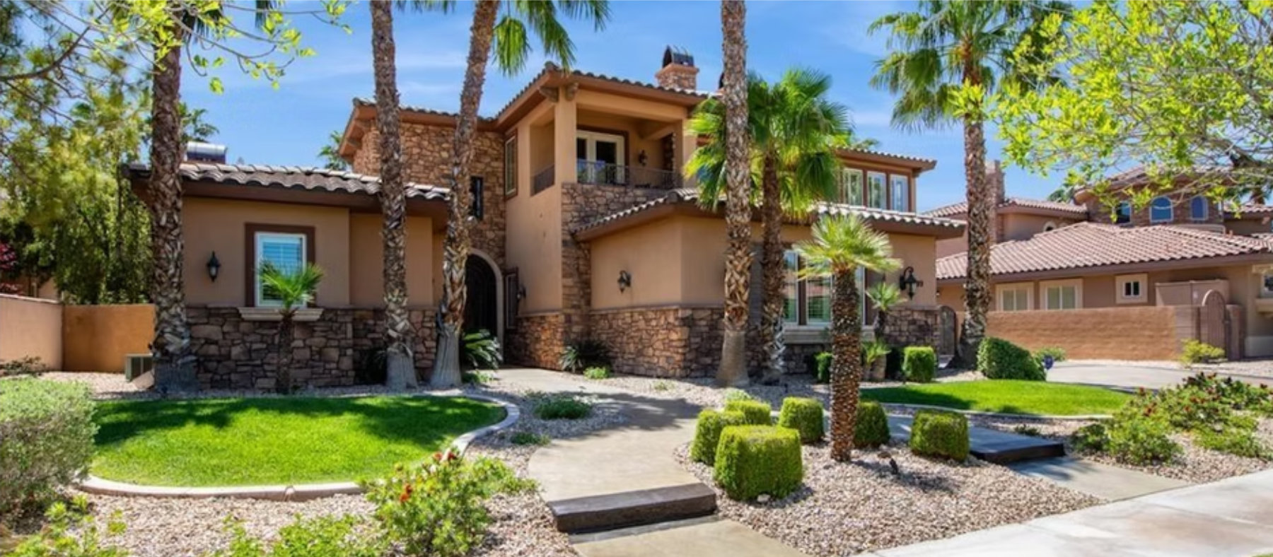 Southern Highlands property staging highlights lush, elegant landscaping. | Utopia Luxury Home Staging & Design